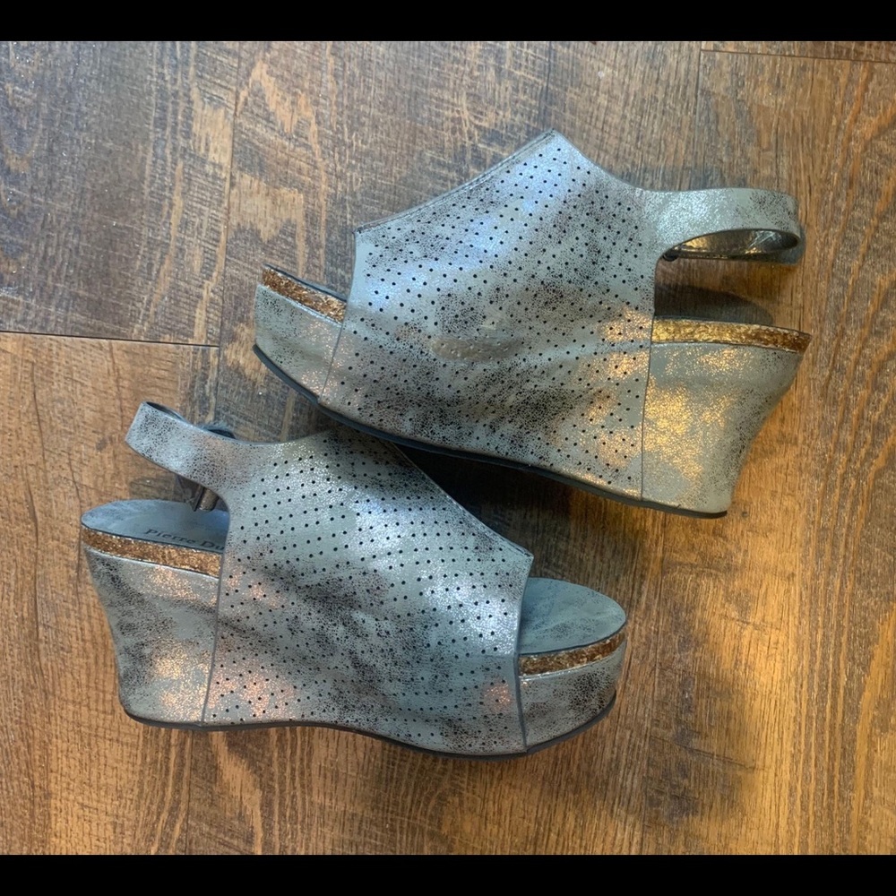Pierre Dumas Wedges